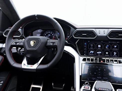 Used 2022 Lamborghini Urus image 58