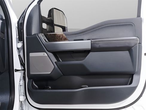 Used 2025 Ford F250 Lariat w/ Black Appearance Package image 36