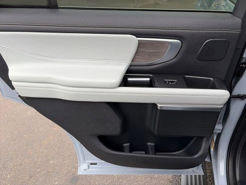 Used 2025 Ford Expedition Platinum w/ Platinum Ultimate Package image 25