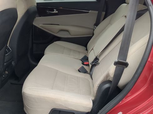 Used 2017 Kia Sorento LX w/ LX Convenience Package image 22