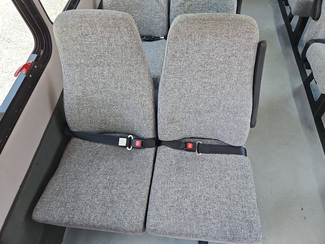 Used 2016 Ford F550 2WD Regular Cab Super Duty image 18