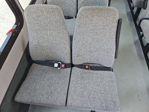 Used 2016 Ford F550 2WD Regular Cab Super Duty image 18