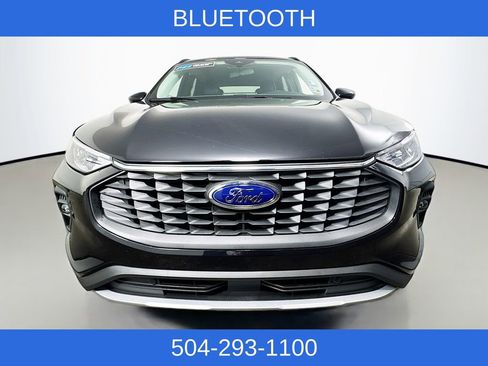 Used 2025 Ford Escape SE image 2