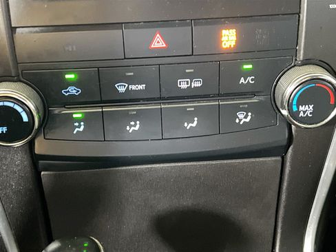 Used 2017 Toyota Camry LE FWD image 25