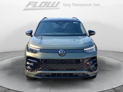 New 2026 Volkswagen Tiguan SE R-Line FWD image 2
