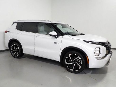 Used 2025 Mitsubishi Outlander SEL image 1