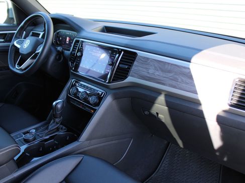 Used 2022 Volkswagen Atlas Cross Sport SE image 27
