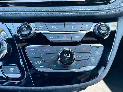 New 2026 Chrysler Pacifica Select image 15