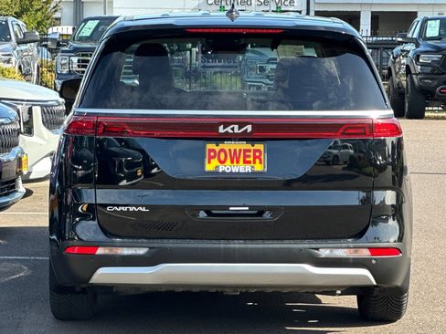 Used 2024 Kia Carnival LX FWD image 5