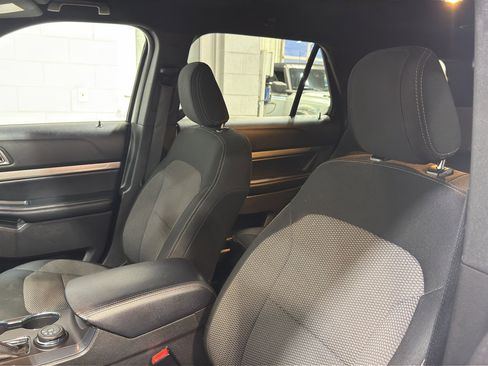 Used 2018 Ford Explorer XLT w/ Equipment Group 201A image 15