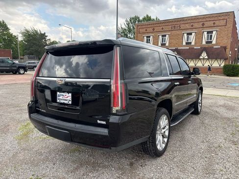 Used 2018 Cadillac Escalade ESV Luxury AWD/4WD image 3