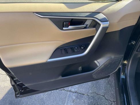 Used 2019 Toyota RAV4 XLE AWD/4WD image 24