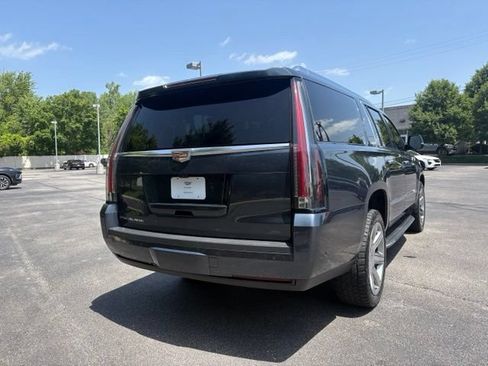 Used 2019 Cadillac Escalade ESV Luxury AWD/4WD image 5