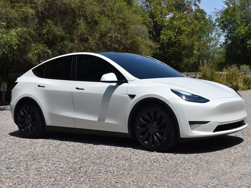 Used 2021 Tesla Model Y Performance AWD/4WD image 3