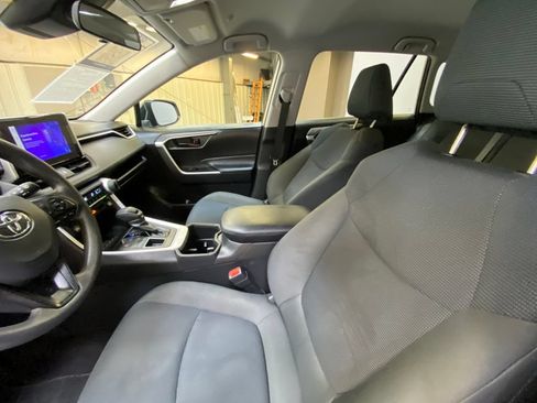 Used 2025 Toyota RAV4 LE AWD/4WD image 21