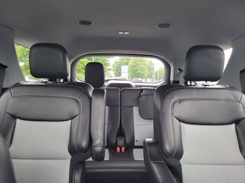 Used 2022 Ford Explorer XLT w/ Equipment Group 202A RWD image 23