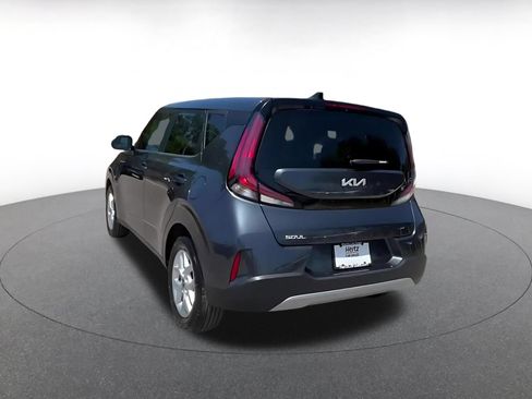 Used 2025 Kia Soul LX w/ LX Technology Package FWD image 11