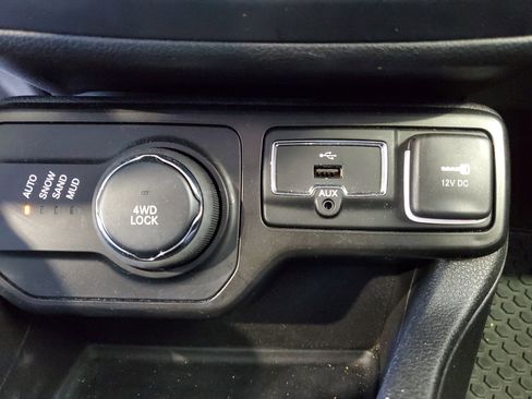 Used 2022 Jeep Renegade Latitude w/ Convenience Group AWD/4WD image 29