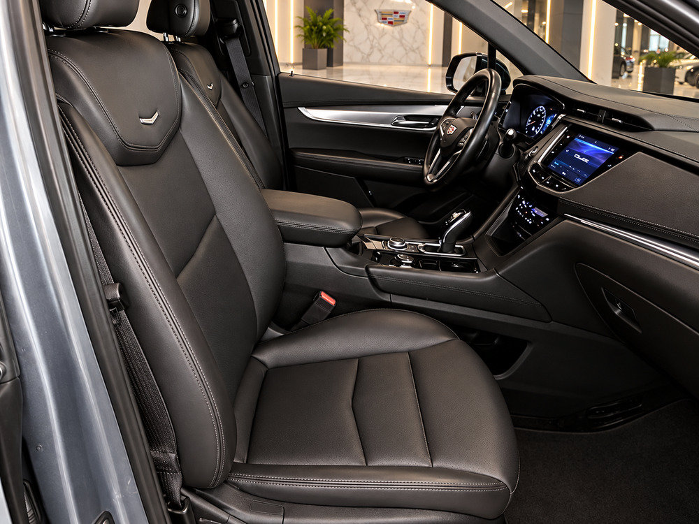 Used 2021 Cadillac XT5 Luxury w/ LPO, Floor Liner Package FWD image 11