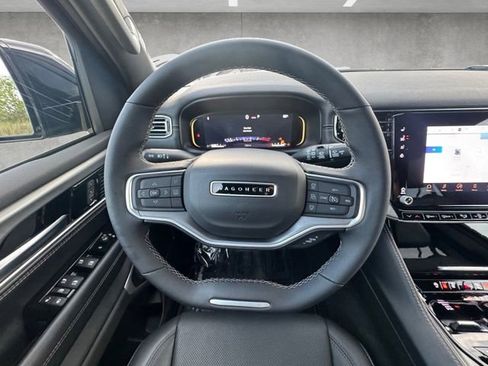 Used 2025 Jeep Wagoneer Series II image 21