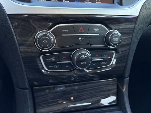 Used 2022 Chrysler 300 Touring image 21