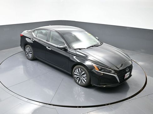 Used 2024 Nissan Altima 2.5 SV image 41