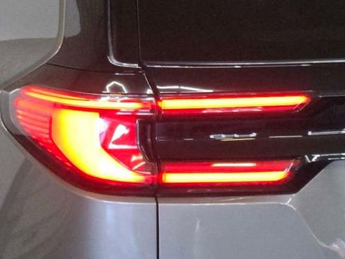 Used 2024 GMC Acadia Denali w/ Super Cruise Package image 9