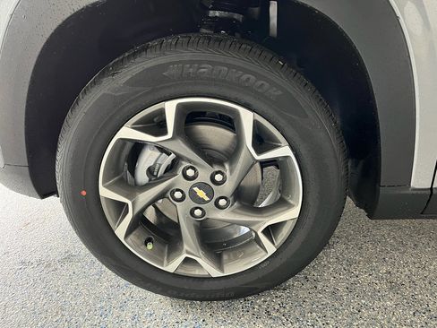 Used 2026 Chevrolet Trax LT FWD image 32
