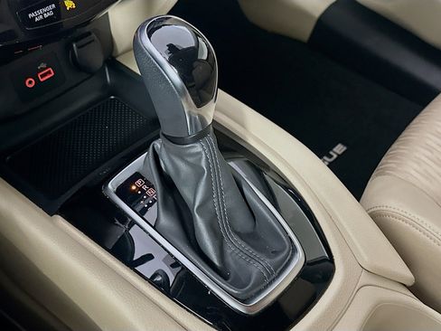 Used 2020 Nissan Rogue SV image 24