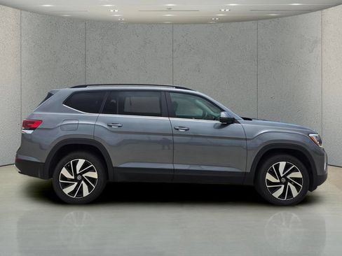 Used 2025 Volkswagen Atlas SE AWD/4WD image 6