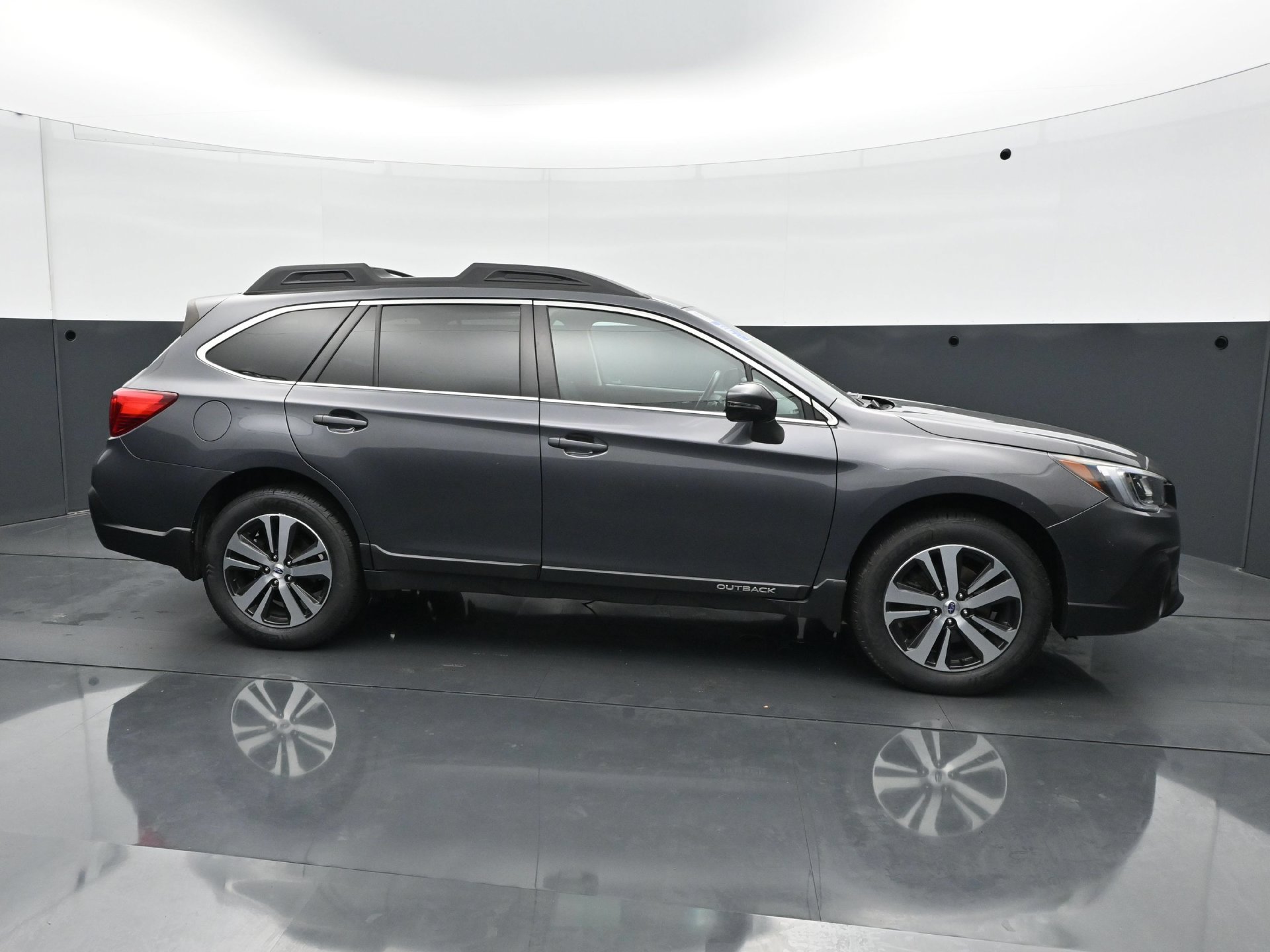 Used 2018 Subaru Outback 2.5i Limited w/ Popular Package #2 AWD/4WD image 8