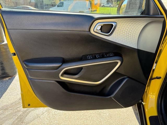 Used 2020 Kia Soul LX FWD image 9