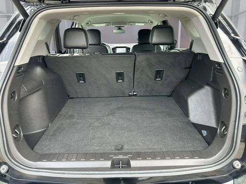 Used 2024 GMC Terrain SLT w/ Infotainment Package II AWD/4WD image 11