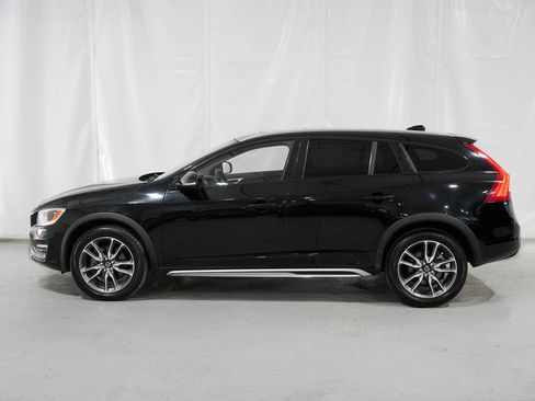 Used 2015 Volvo V60 T5 Cross Country Platinum w/ Climate Package AWD/4WD image 2