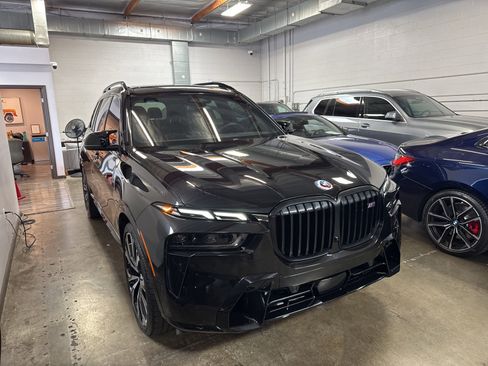 Used 2023 BMW X7 M60i w/ Executive Package image 3
