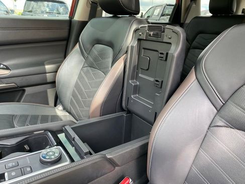 Used 2024 Nissan Pathfinder Platinum w/ Cargo Package AWD/4WD image 23
