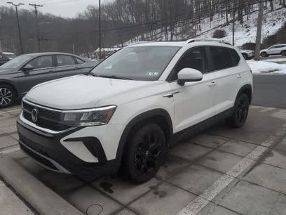 Certified 2022 Volkswagen Taos SE w/ Panoramic Sunroof Package
