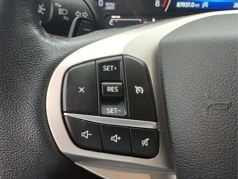 Used 2021 Ford Explorer XLT w/ Class III Trailer Tow Package AWD/4WD image 15