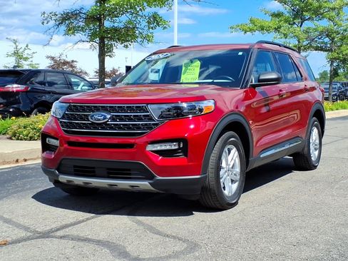 Certified 2024 Ford Explorer XLT w/ Equipment Group 202A AWD/4WD image 3