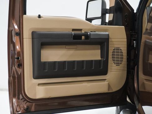 Used 2011 Ford F250 Lariat w/ Camper Pkg image 14