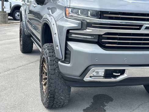 Used 2020 Chevrolet Silverado 1500 High Country w/ Technology Package AWD/4WD image 11