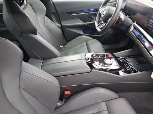 Used 2025 BMW M5 w/ Executive Package image 30