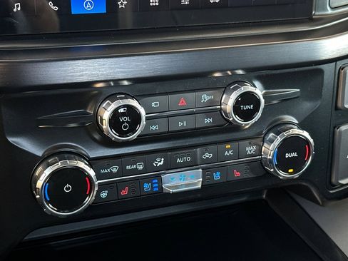 New 2026 Ford F250 Lariat w/ Black Appearance Package image 19