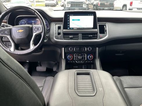 Used 2023 Chevrolet Suburban Premier w/ Advanced Technology Package image 17