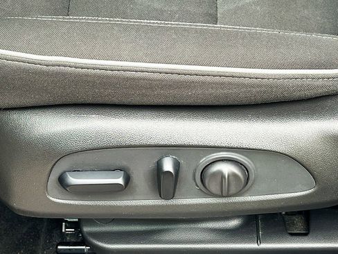 Used 2023 Chevrolet TrailBlazer LT FWD image 20