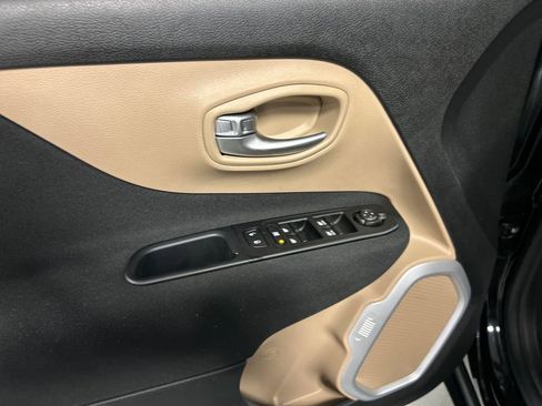 Used 2020 Jeep Renegade Sport w/ Sport Appearance Group FWD image 12