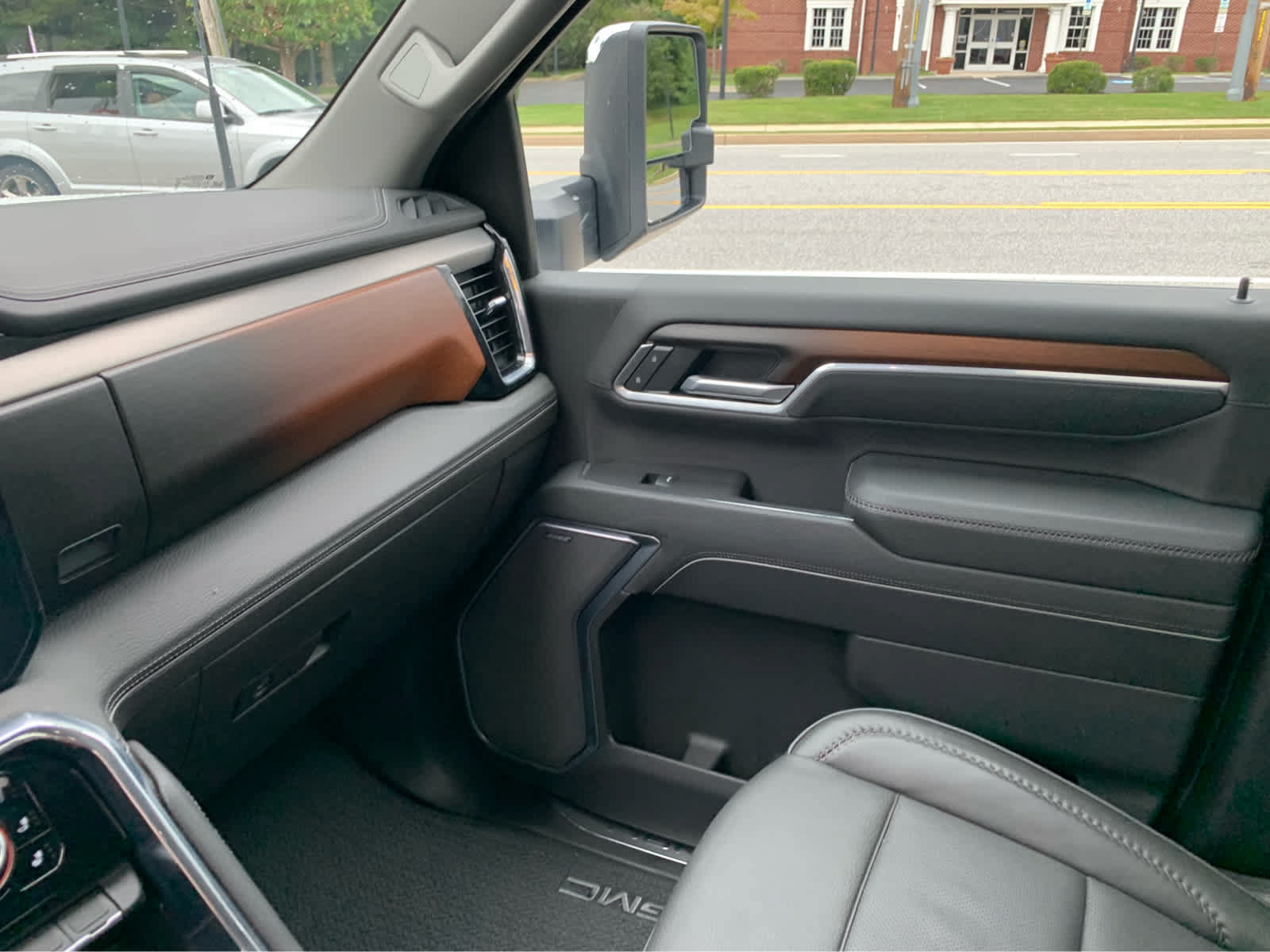Used 2025 GMC Sierra 2500 Denali AWD/4WD image 21