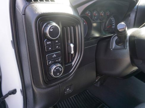 Used 2019 Chevrolet Silverado 1500 Custom Trail Boss w/ Custom Convenience Package AWD/4WD image 16