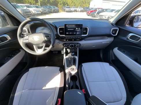 Used 2026 Hyundai Venue SEL FWD image 9