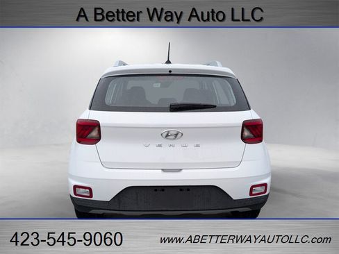 Used 2025 Hyundai Venue Limited FWD image 6